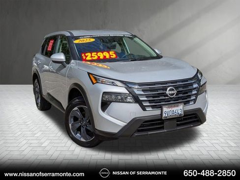 Used 2025 Nissan Rogue SV FWD image 1