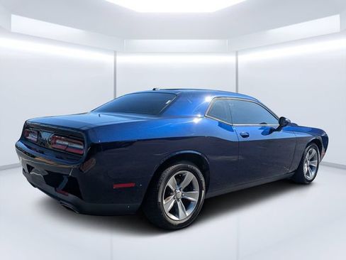 Used 2015 Dodge Challenger SXT RWD image 3