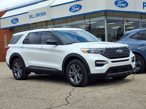 Certified 2023 Ford Explorer XLT w/ Equipment Group 202A AWD/4WD image 1