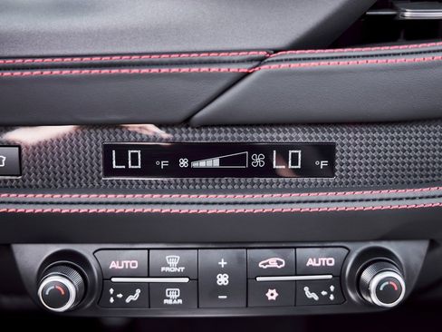 Used 2022 Ferrari F8 Tributo image 76