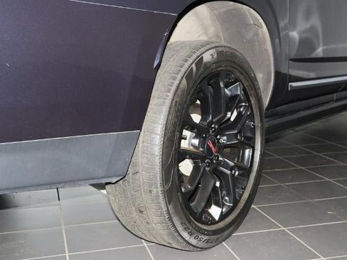 Used 2023 GMC Yukon XL Denali image 11