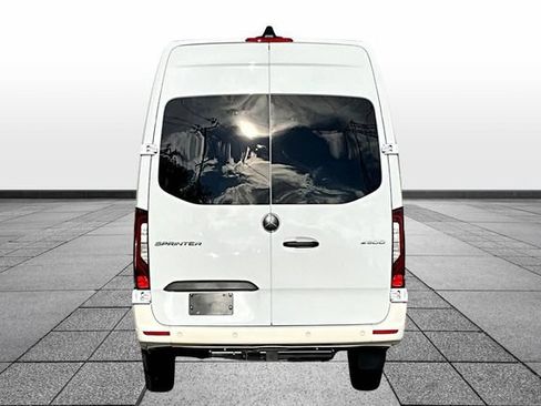 Used 2024 Mercedes-Benz Sprinter 2500 image 5