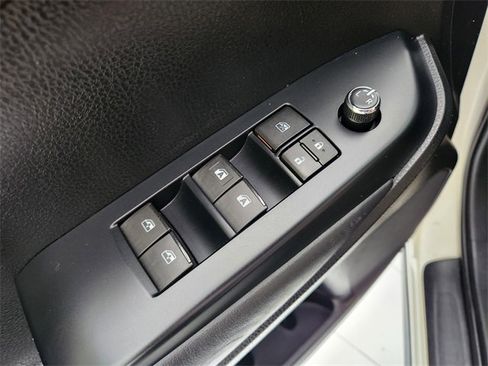 Used 2015 Toyota Highlander XLE image 23