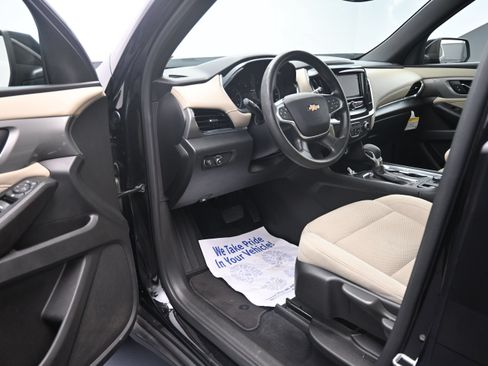 Used 2023 Chevrolet Traverse LS FWD image 9
