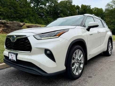 Used 2021 Toyota Highlander Limited AWD/4WD image 2