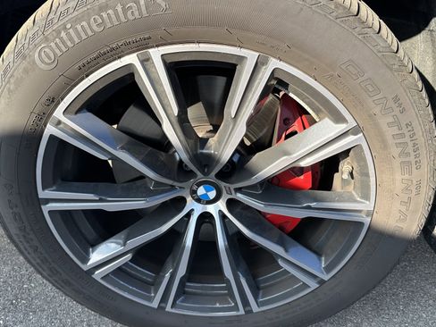 Used 2025 BMW X5 xDrive40i w/ M Sport Package image 12