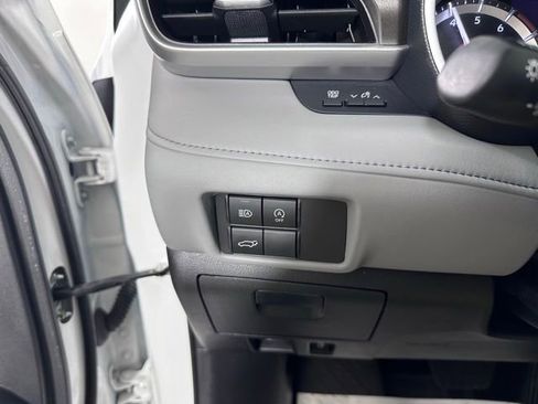 Used 2023 Toyota Highlander XLE AWD/4WD image 26