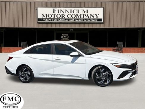 Used 2024 Hyundai Elantra SEL w/ Convenience Package image 1