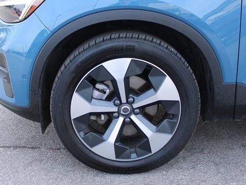 Used 2025 Volvo XC40 B5 Plus image 37