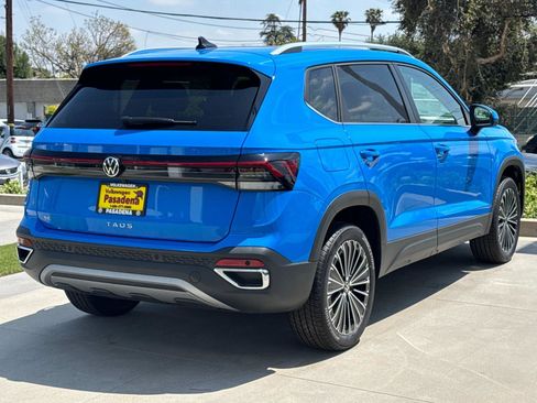 New 2025 Volkswagen Taos SE image 4