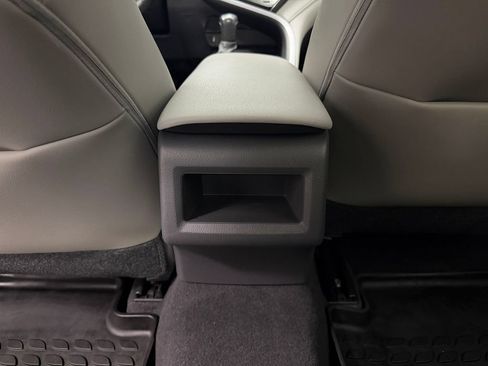 Used 2021 Toyota Camry SE w/ Cold Weather Package FWD image 27