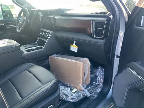 New 2026 GMC Sierra 3500 Denali w/ Denali Reserve Package image 27