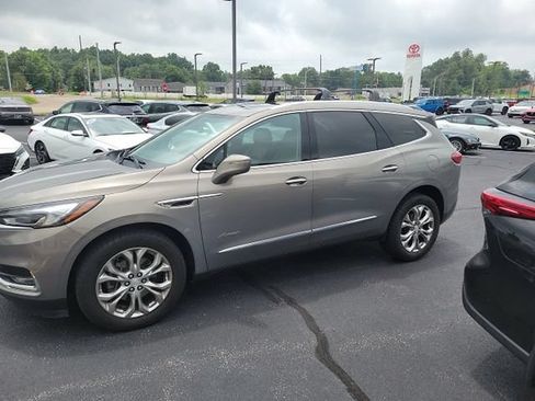 Used 2018 Buick Enclave Avenir w/ Avenir Technology Package AWD/4WD image 4