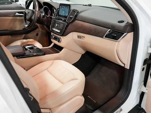 Used 2019 Mercedes-Benz GLE 43 AMG 4MATIC w/ Premium 2 Package image 11