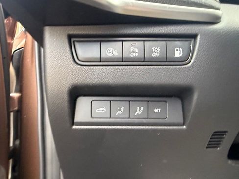 Used 2025 MAZDA CX-70 Plug-In Hybrid w/ Premium Pkg image 11