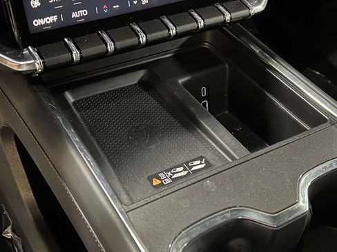 Used 2025 GMC Acadia Elevation FWD image 21