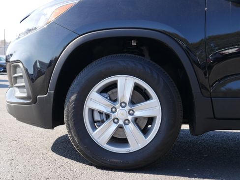 Used 2022 Chevrolet Trax LS w/ Tint and Cruise Package image 10