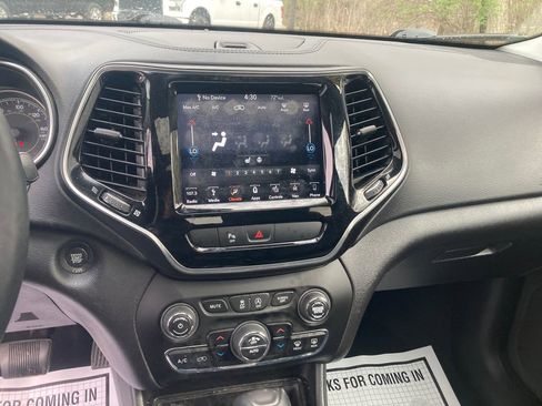 Used 2019 Jeep Cherokee Limited AWD/4WD image 22