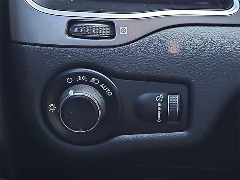 Used 2020 Jeep Cherokee Latitude image 24