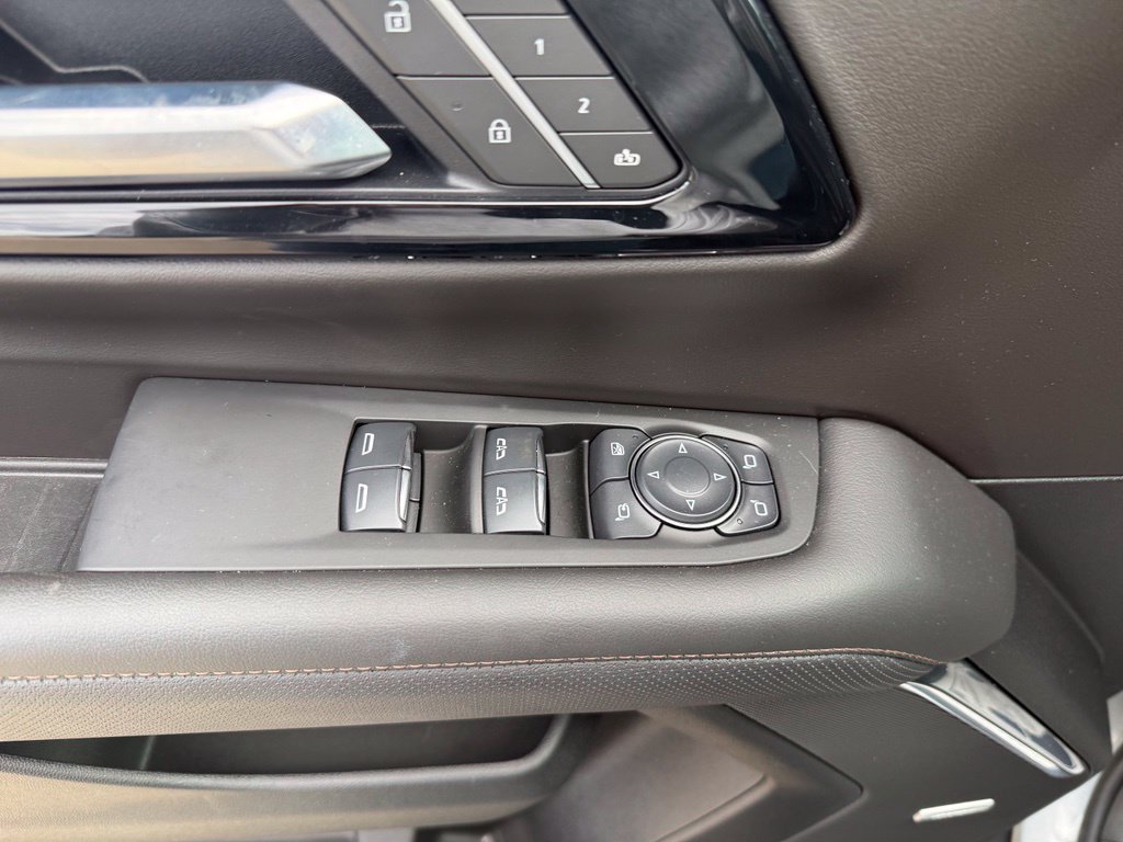 Used 2025 Chevrolet Tahoe High Country AWD/4WD image 27