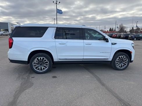 Used 2023 GMC Yukon XL Denali Ultimate image 11
