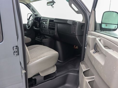 Used 2017 Chevrolet Express 2500 LS RWD image 15