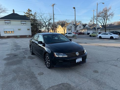 Used 2017 Volkswagen Jetta SE image 1