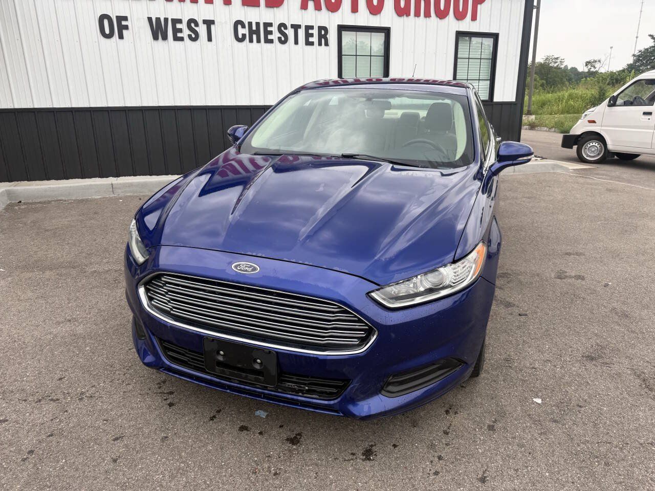 Used 2016 Ford Fusion SE FWD image 2