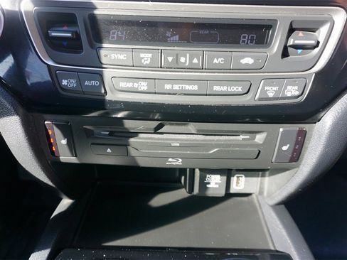 Used 2020 Honda Pilot Touring image 13