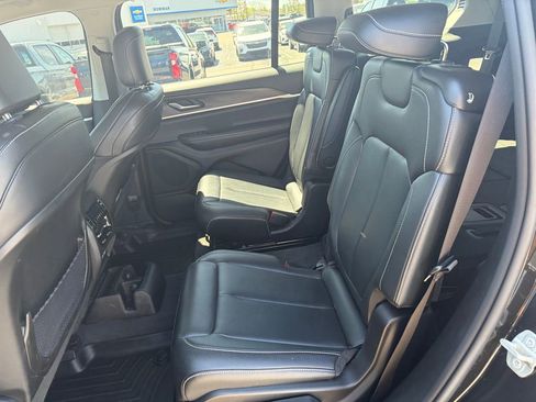 Used 2023 Jeep Grand Cherokee L Limited AWD/4WD image 24