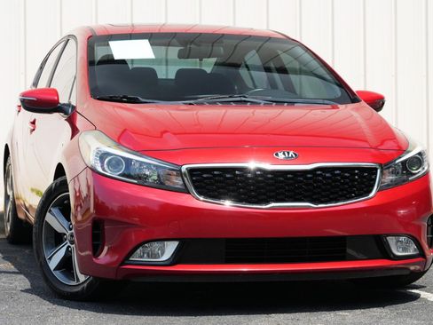 Used 2018 Kia Forte S w/ S Technology Plus Package FWD image 2