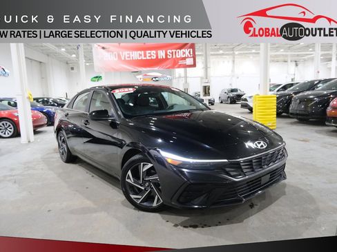 Used 2025 Hyundai Elantra SEL image 1