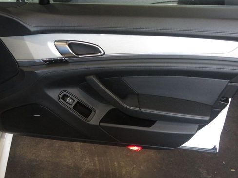 Used 2010 Porsche Panamera Turbo image 30