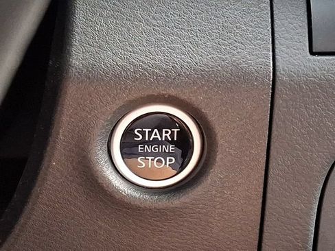 Used 2025 Nissan Frontier SV RWD image 23