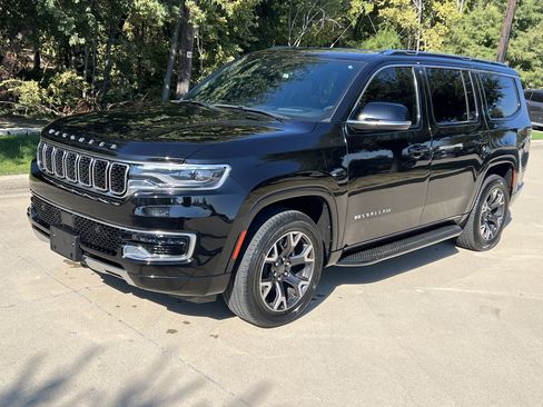 Used 2023 Jeep Wagoneer Series III w/ Preferred Equipment Group image 5