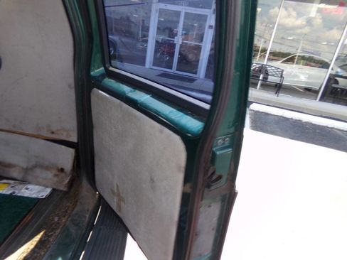 Used 1998 Chevrolet Astro w/ Convenience Group image 20