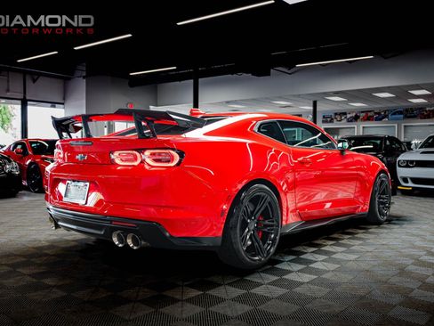 Used 2021 Chevrolet Camaro ZL1 RWD image 22
