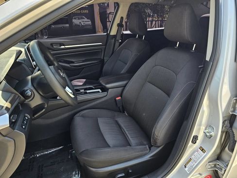 Used 2023 Nissan Altima 2.5 SV FWD image 10