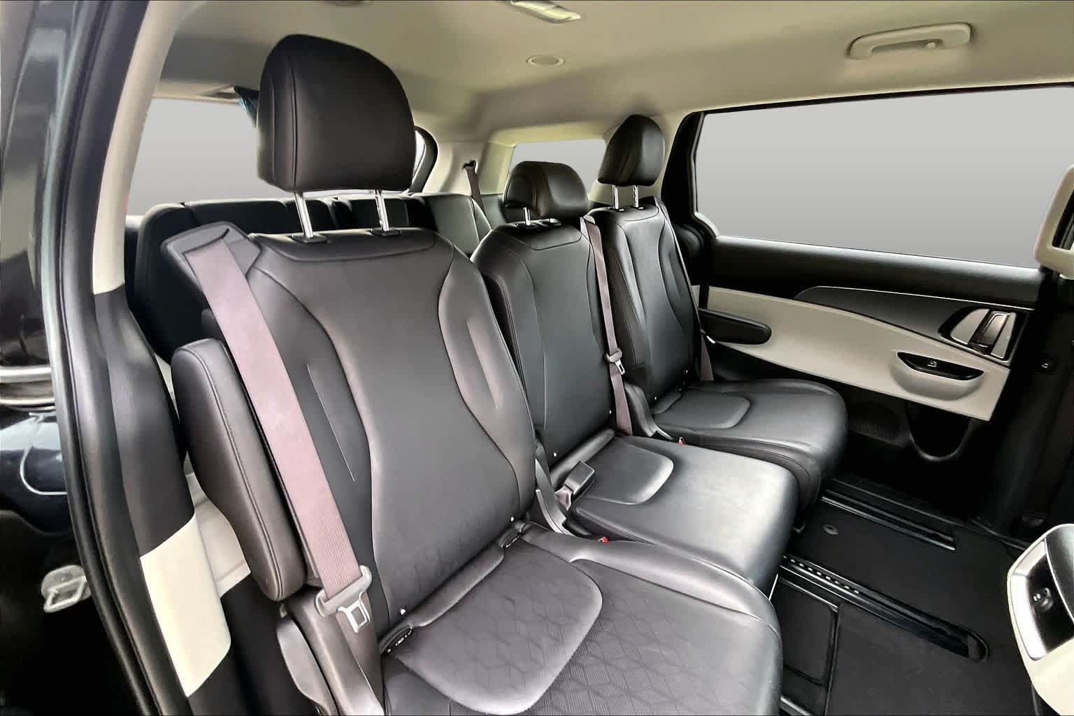 Certified 2023 Kia Carnival LX FWD image 19
