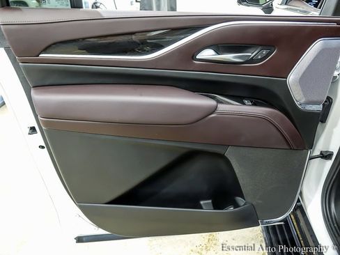 Certified 2023 Cadillac Escalade ESV Premium Luxury Platinum w/ Heavy-Duty Trailer Package image 24