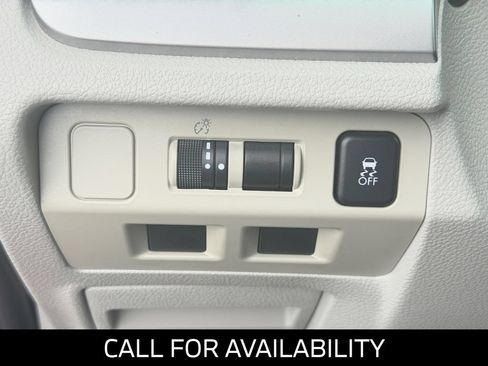 Used 2018 Subaru Forester 2.5i Premium w/ All-Weather Package AWD/4WD image 38