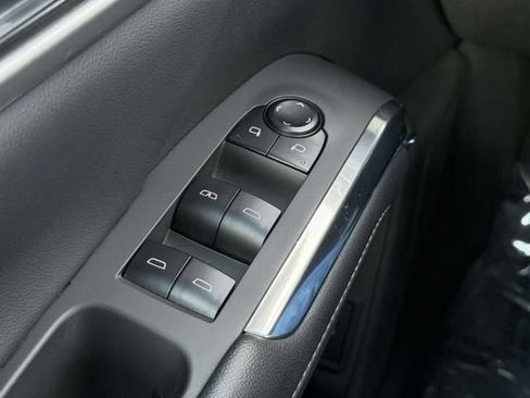 Used 2025 Chevrolet Traverse LT AWD/4WD image 19
