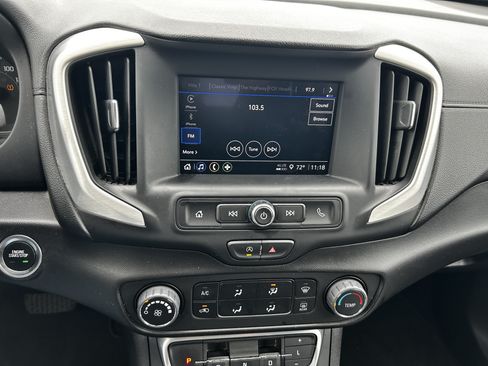 Used 2024 GMC Terrain SLE AWD/4WD image 16
