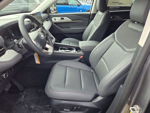 New 2026 Ford Explorer Active w/ Active Comfort Package image 9