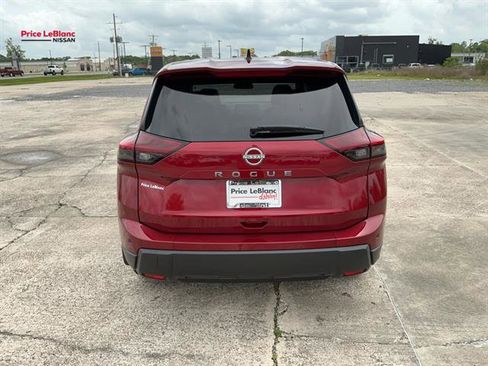Used 2025 Nissan Rogue S image 5