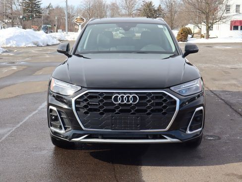 Used 2023 Audi Q5 e Premium w/ Convenience Package image 2