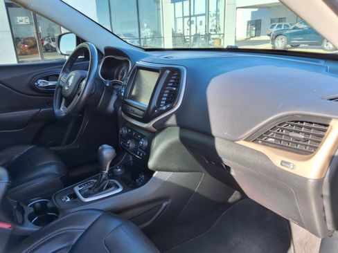 Used 2017 Jeep Cherokee Limited image 13