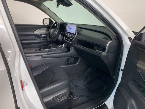 Used 2024 Toyota Grand Highlander AWD image 40