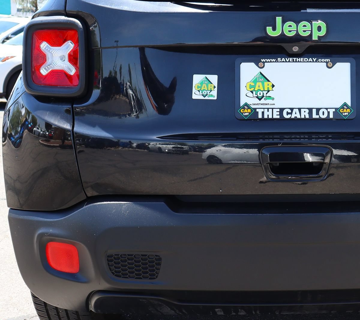 Used 2018 Jeep Renegade Latitude FWD image 20