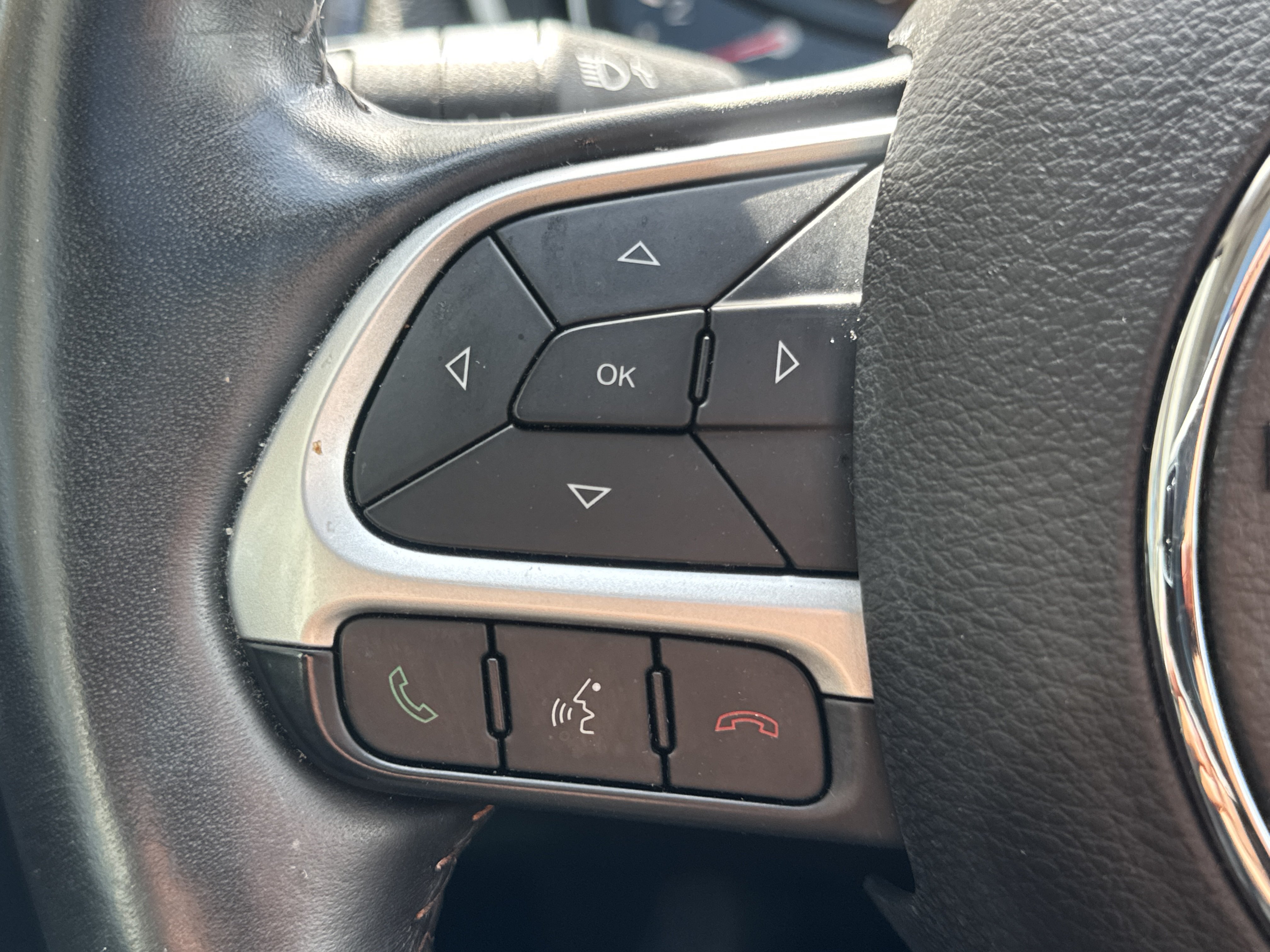 Used 2018 Jeep Compass Limited w/ Navigation Group AWD/4WD image 19